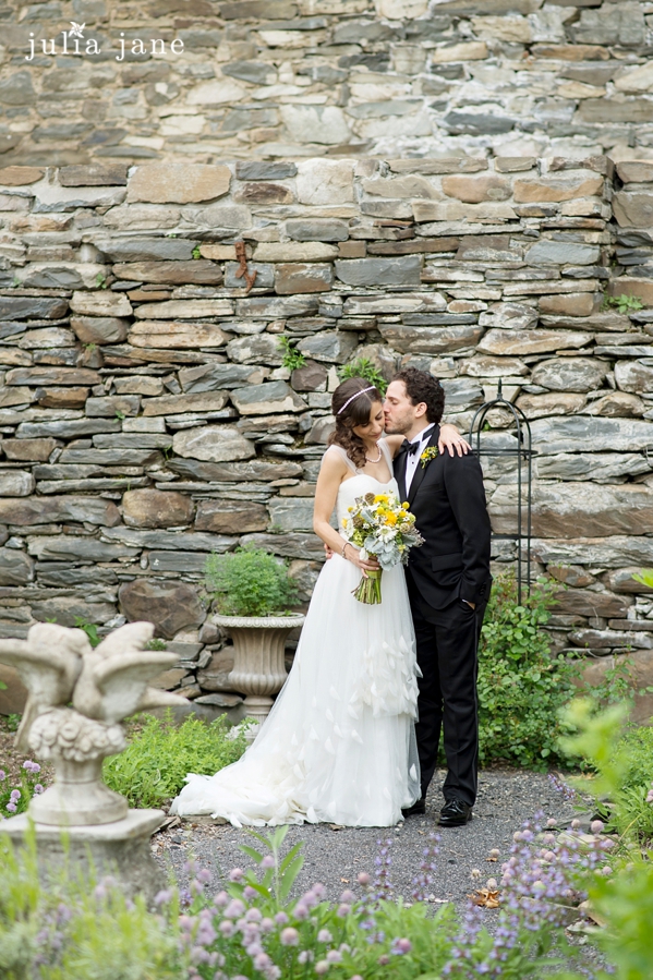 Lifestyle Wedding Photography by Connecticut Wedding Photographer Julia Jane Studios  